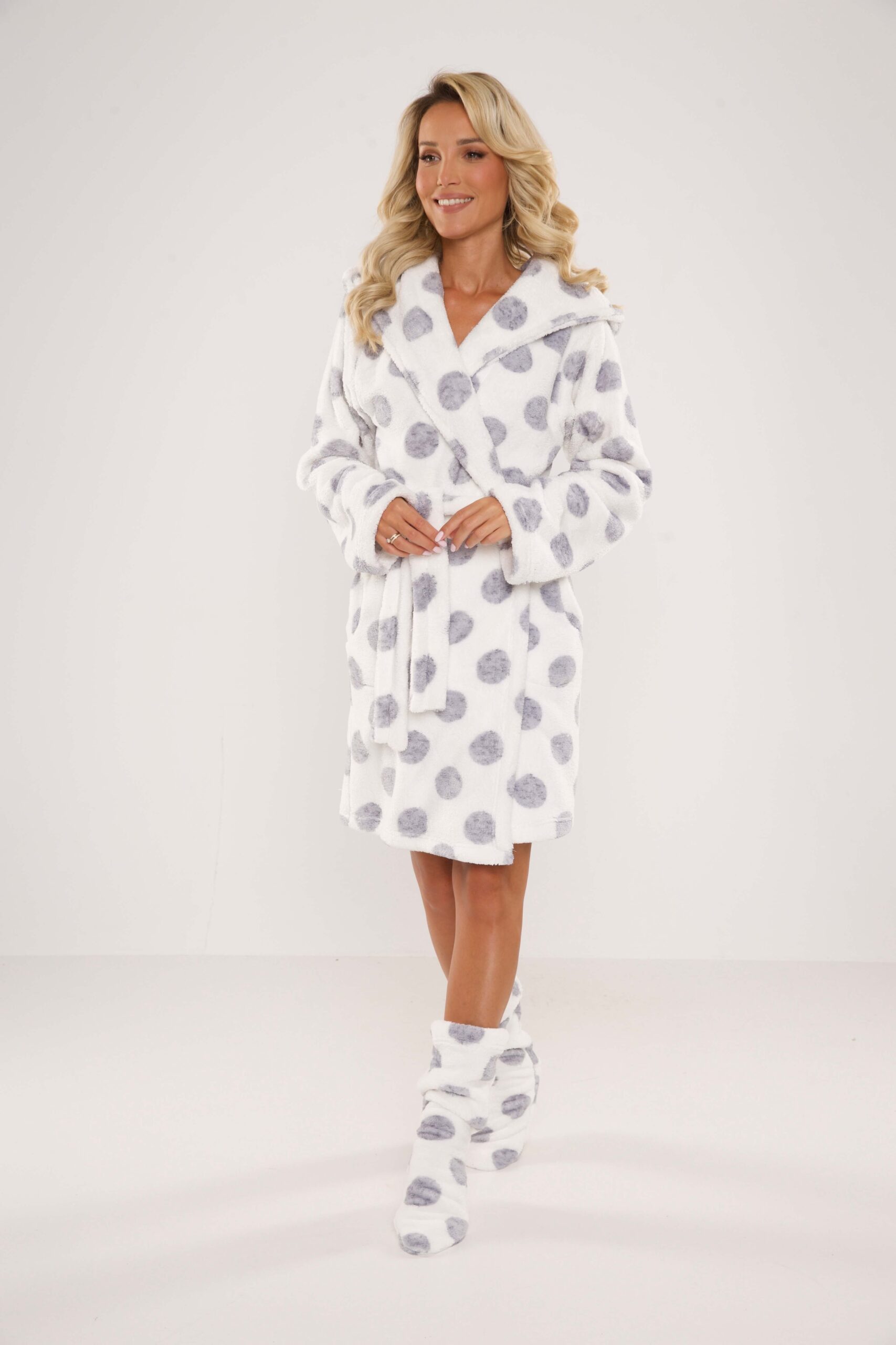 Халат жіночий короткий з капюшоном SOFT 323.4